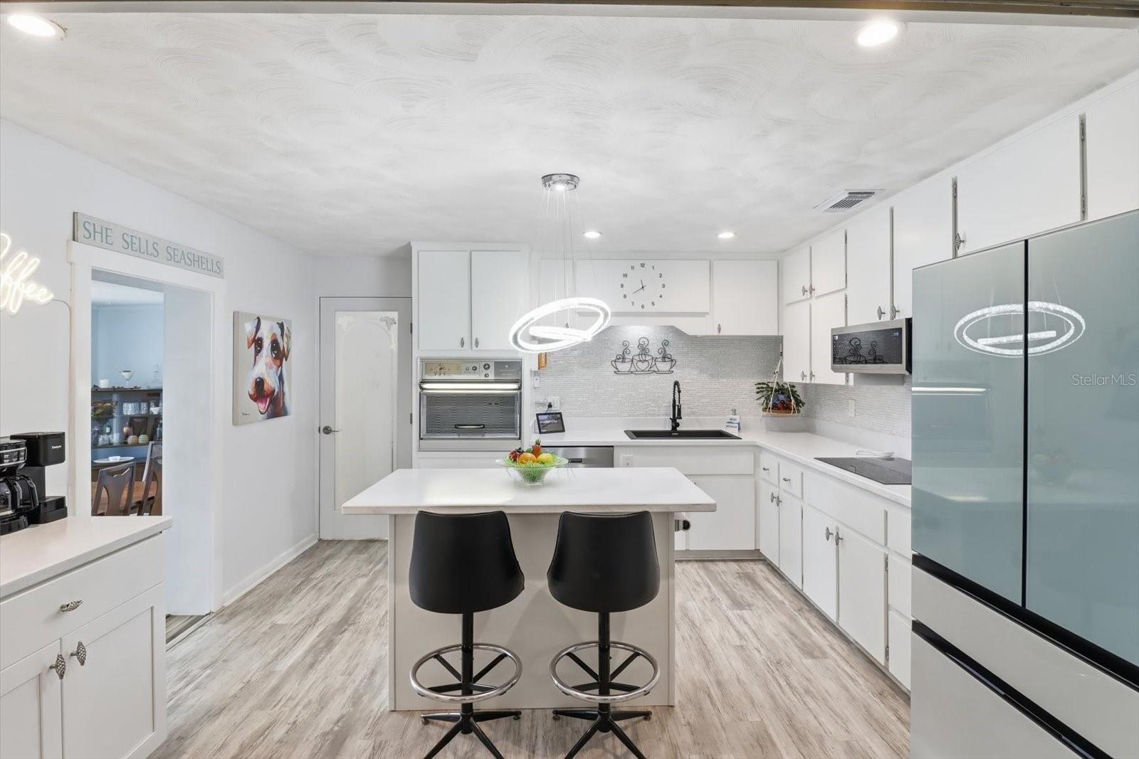 RAINBOW LAKES ESTATE - Residential