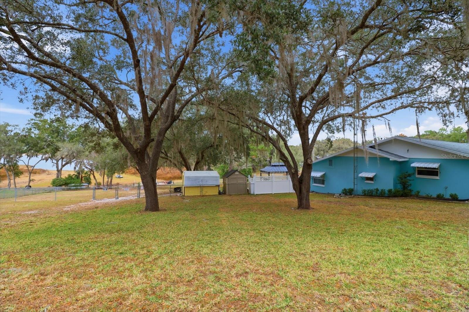 RAINBOW LAKES ESTATE - Residential