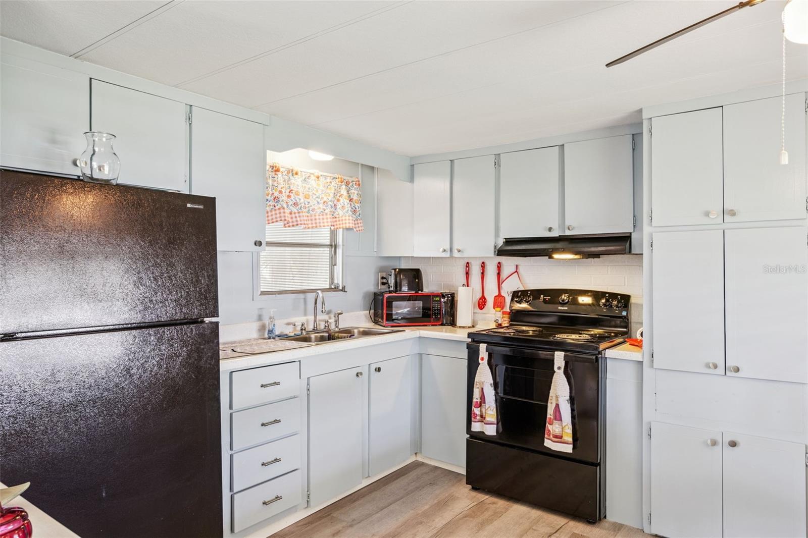 EUSTIS COUNTRY CLUB MANOR MHP UNIT 02A - Residential Lease