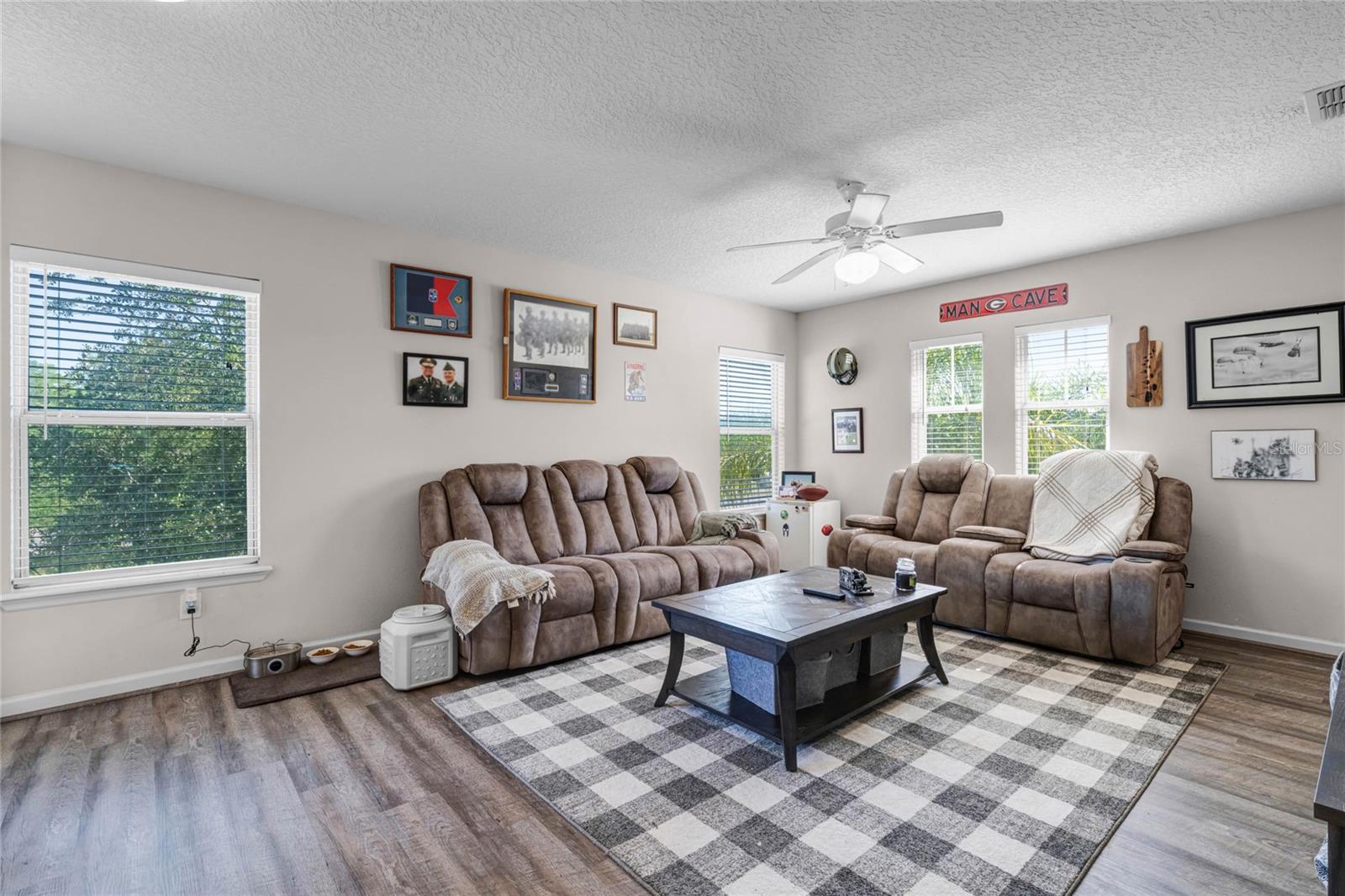 BAYBERRY LAKES - Residential