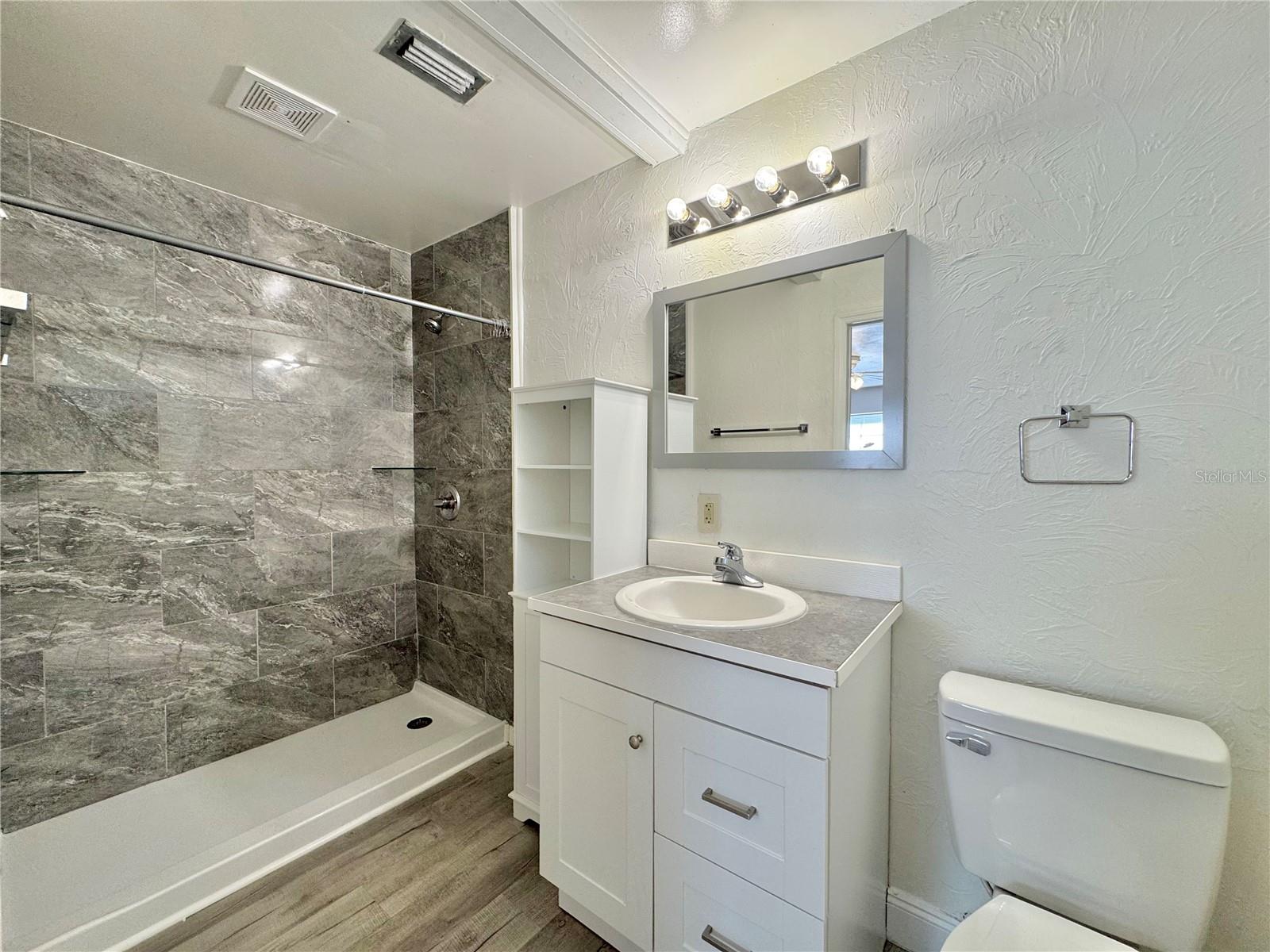 COUNTRY CLUB TERRACE - Residential