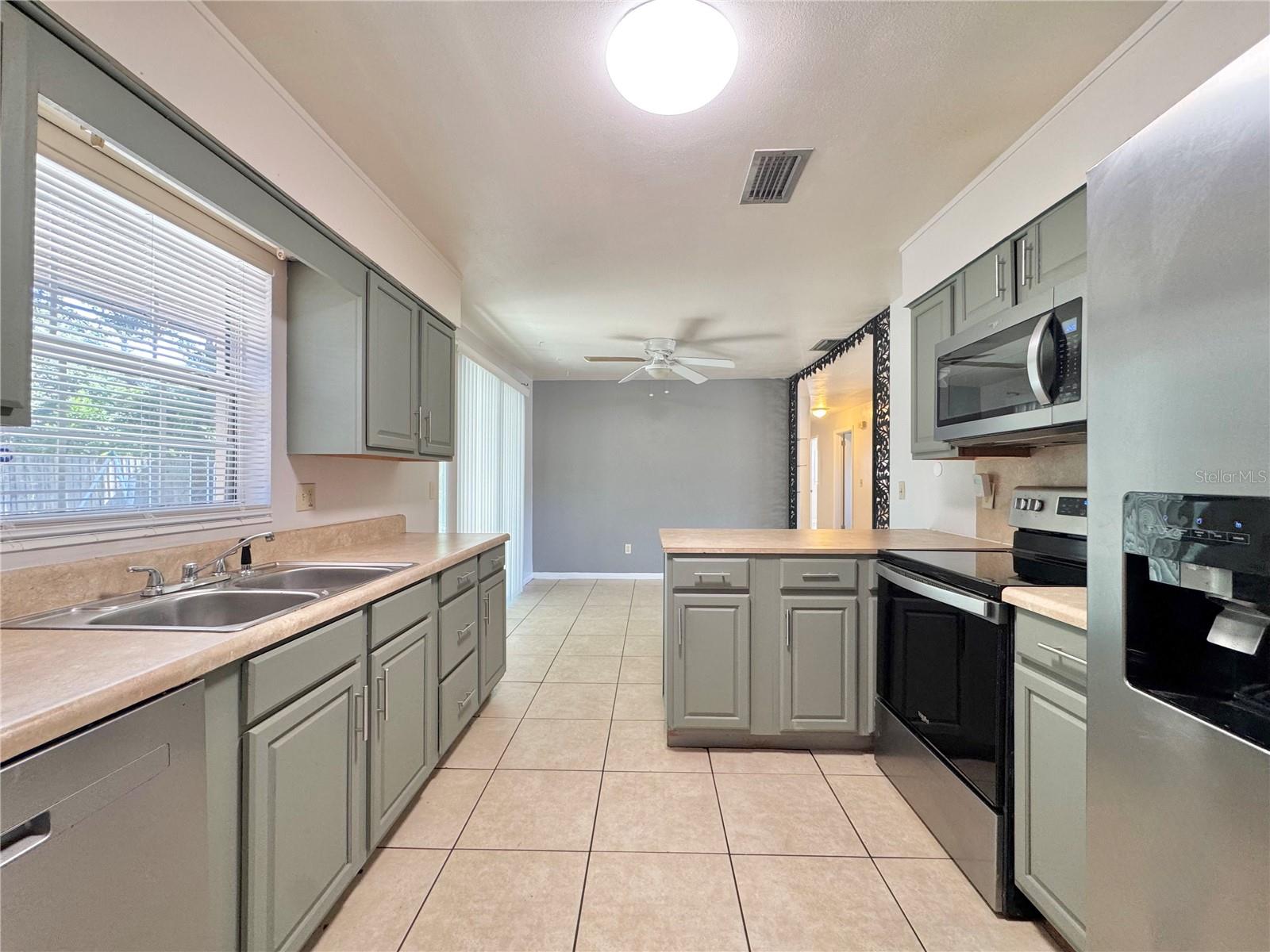 COUNTRY CLUB TERRACE - Residential