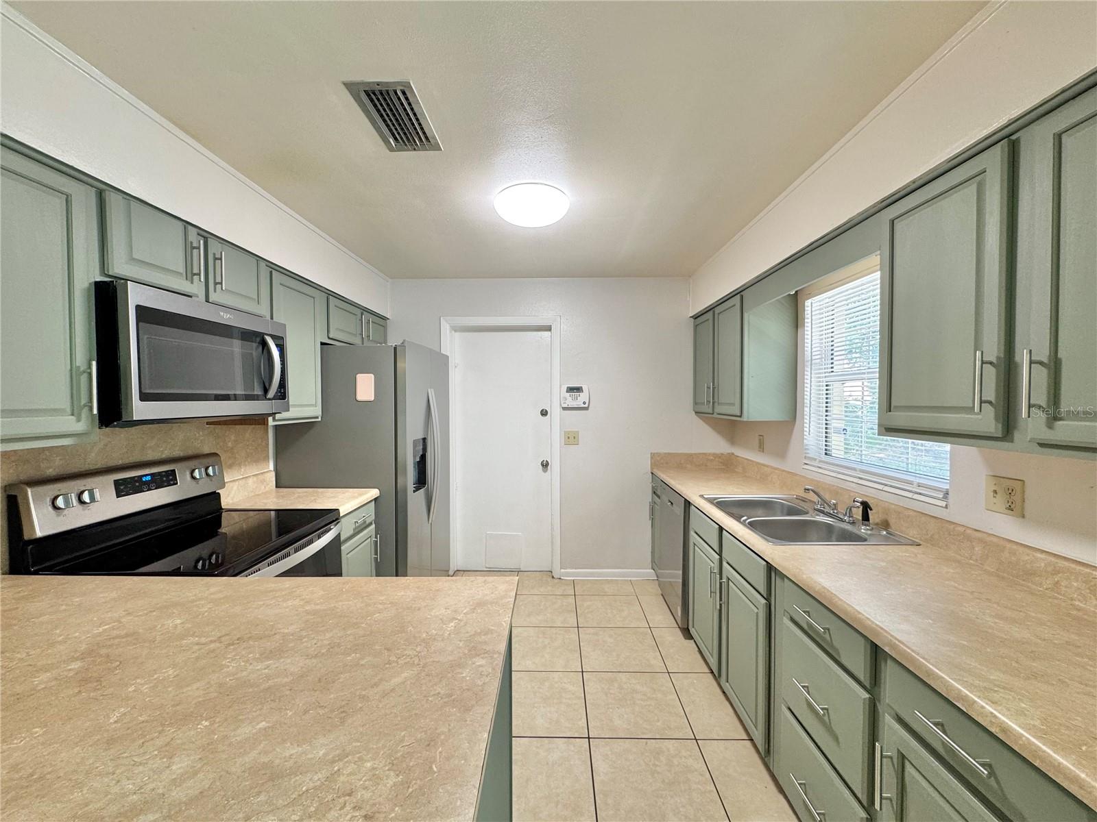 COUNTRY CLUB TERRACE - Residential