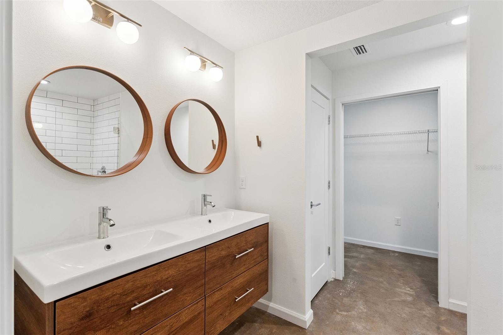 PAULUCCI OAKS LTS - Residential