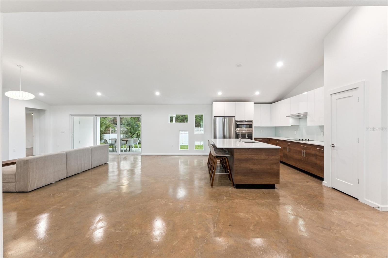 PAULUCCI OAKS LTS - Residential