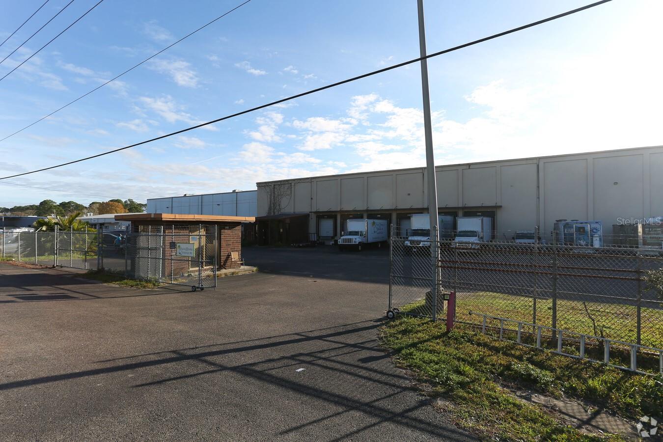 Close to 50,000 square feet of climate-controlled warehouse space. With six bay doors and 32-foot ceilings.