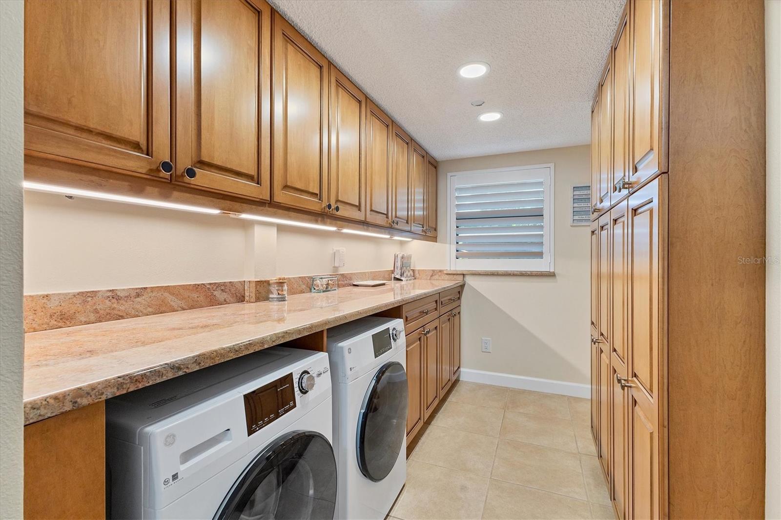 ISLAND REEF I - Residential Lease