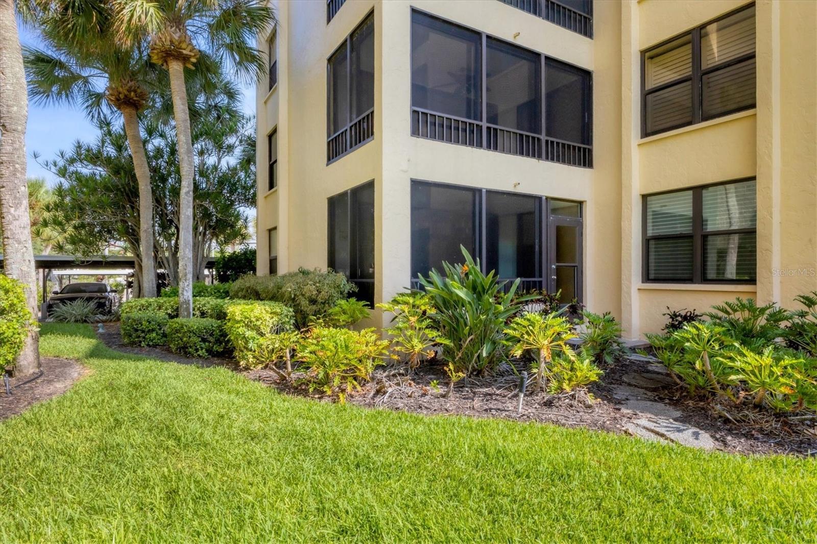ISLAND REEF I - Residential Lease