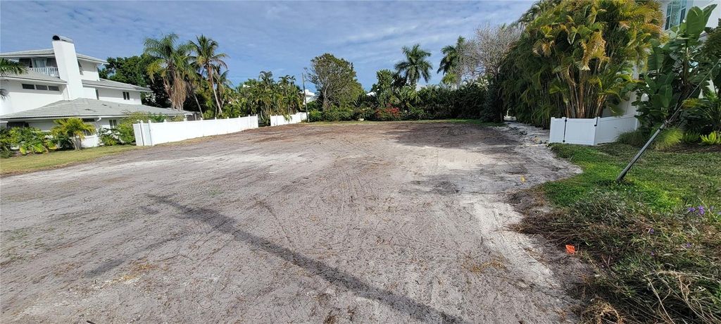 Photo of 1397 Harbor Drive, Sarasota, FL 34239 (MLS # A4676494)