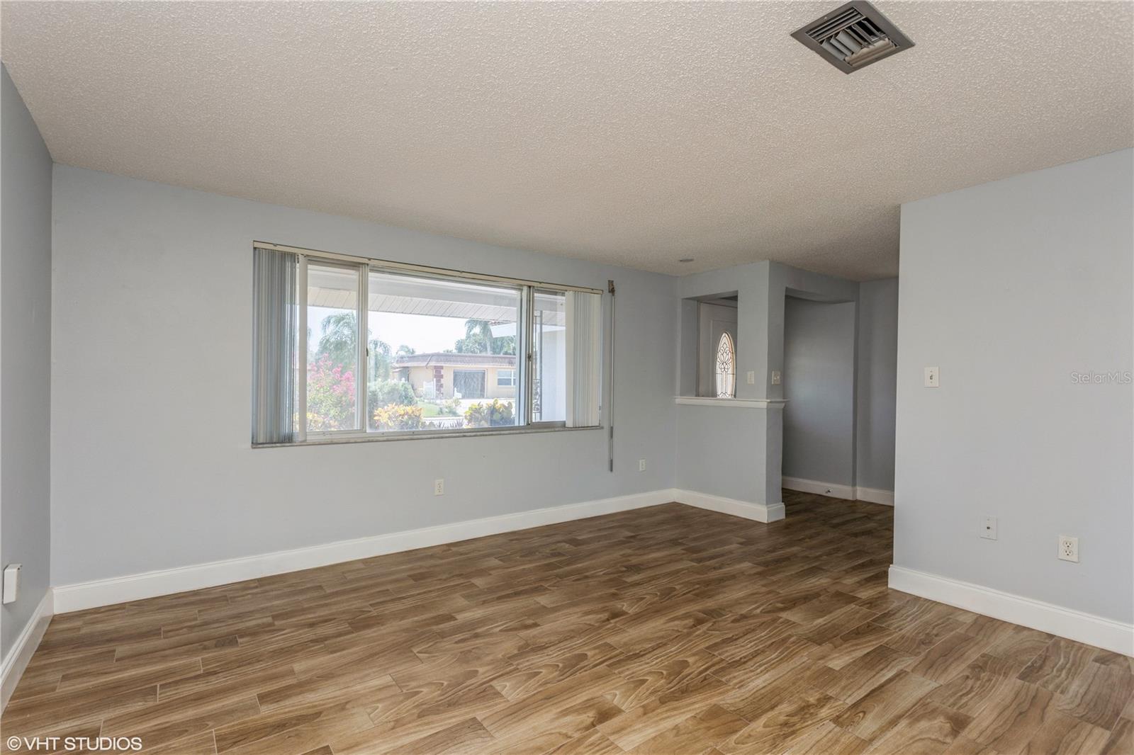 ALOHA GARDENS - Residential