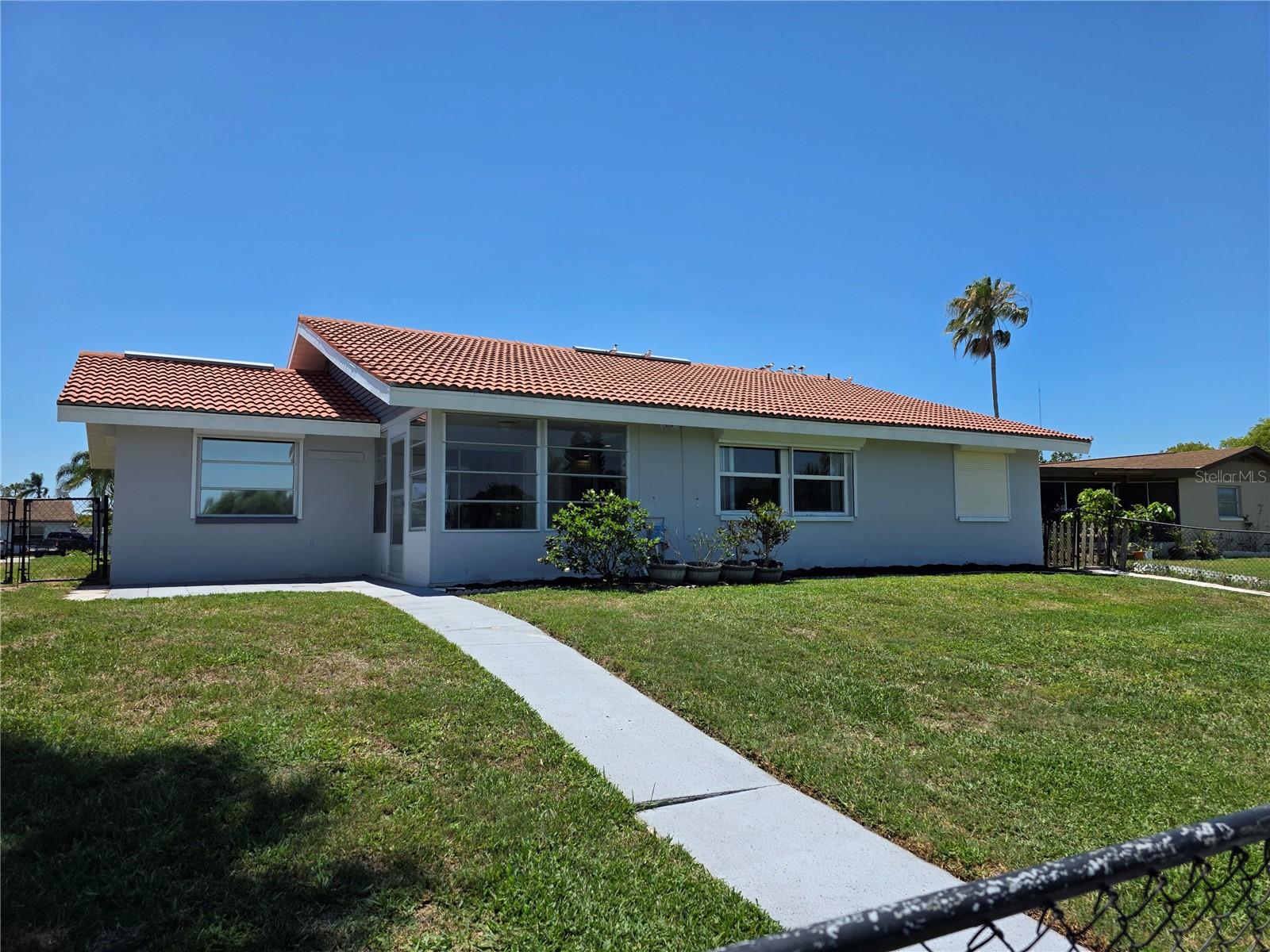 ALOHA GARDENS - Residential