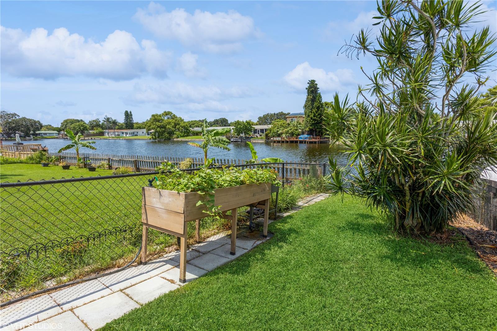 ALOHA GARDENS - Residential