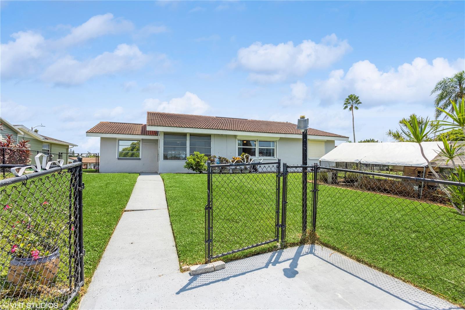 ALOHA GARDENS - Residential