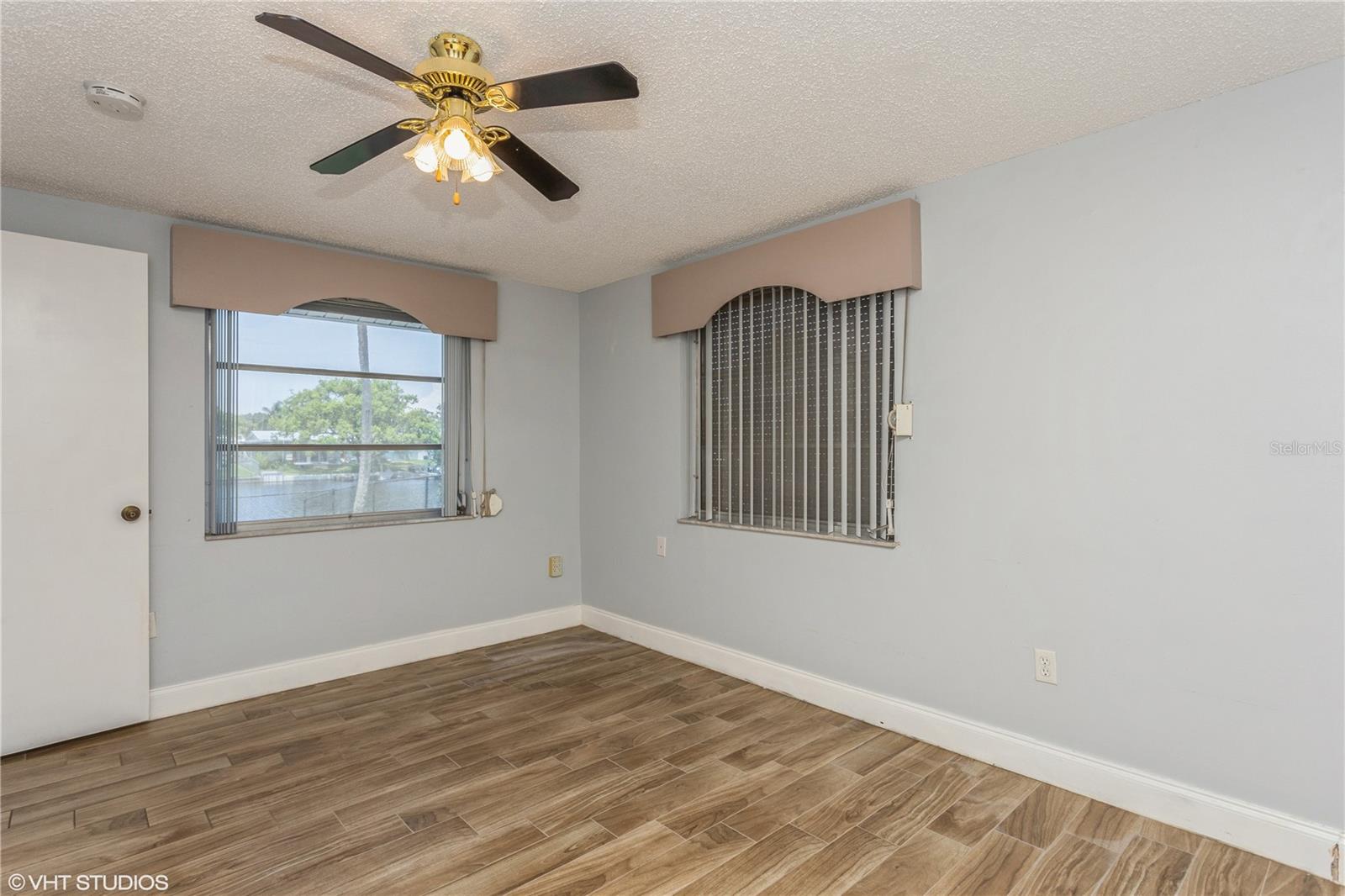 ALOHA GARDENS - Residential
