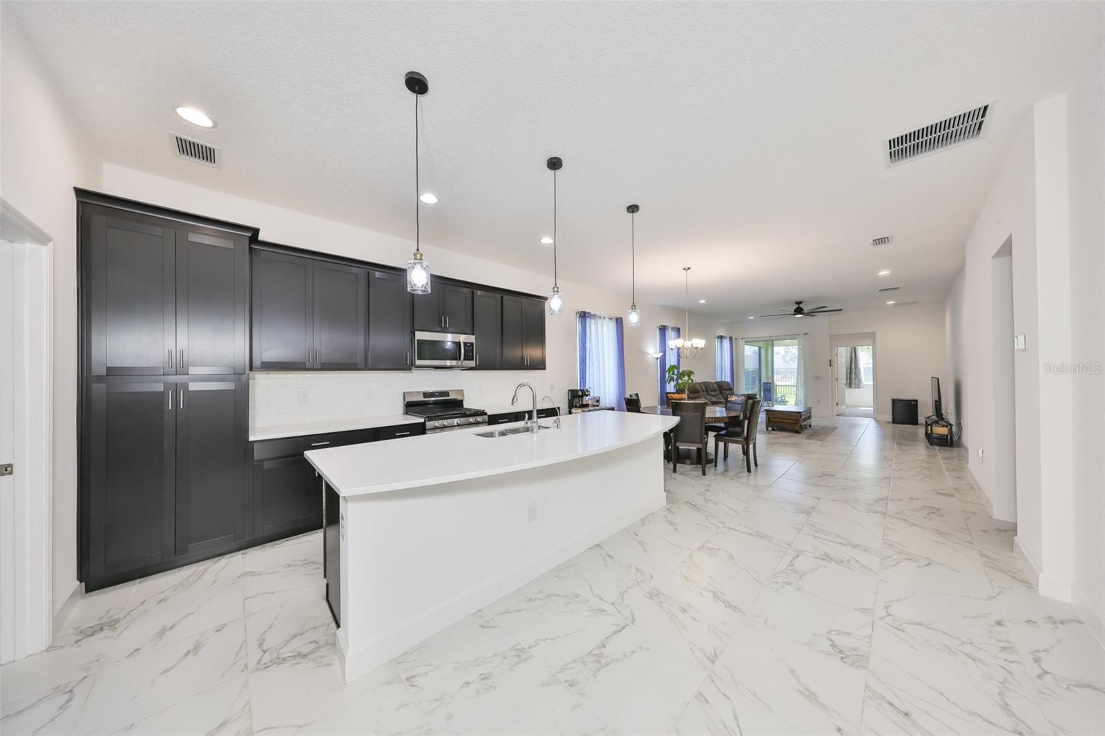 5548 SILVER SUN DRIVE