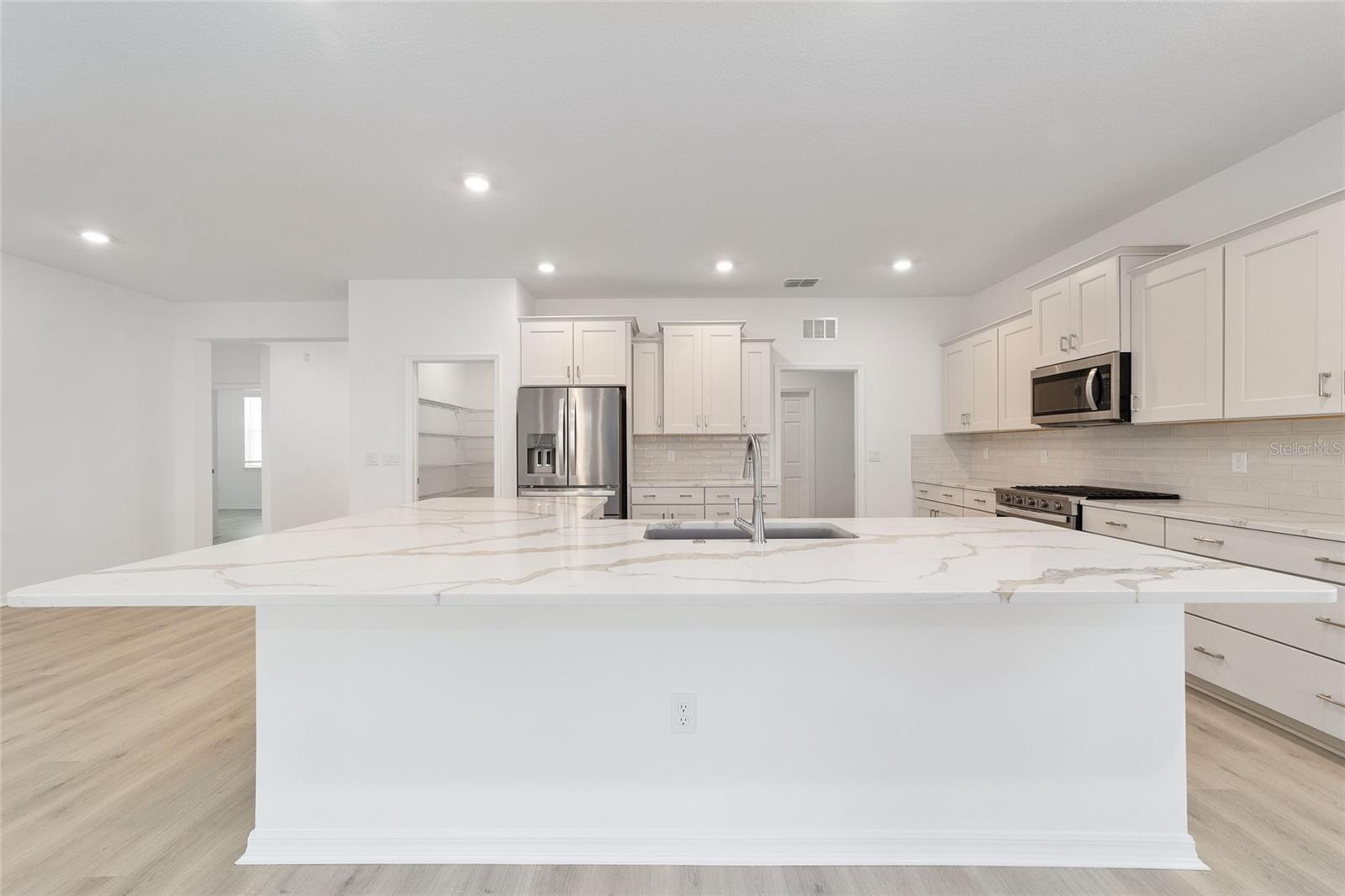 ON TOP OF THE WORLD - Residential