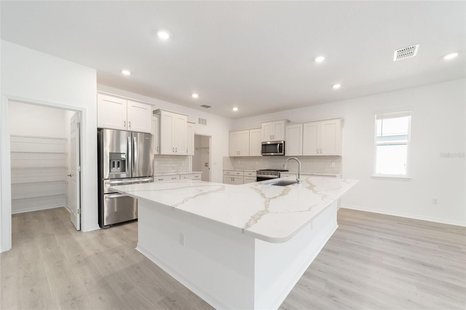 ON TOP OF THE WORLD - Residential