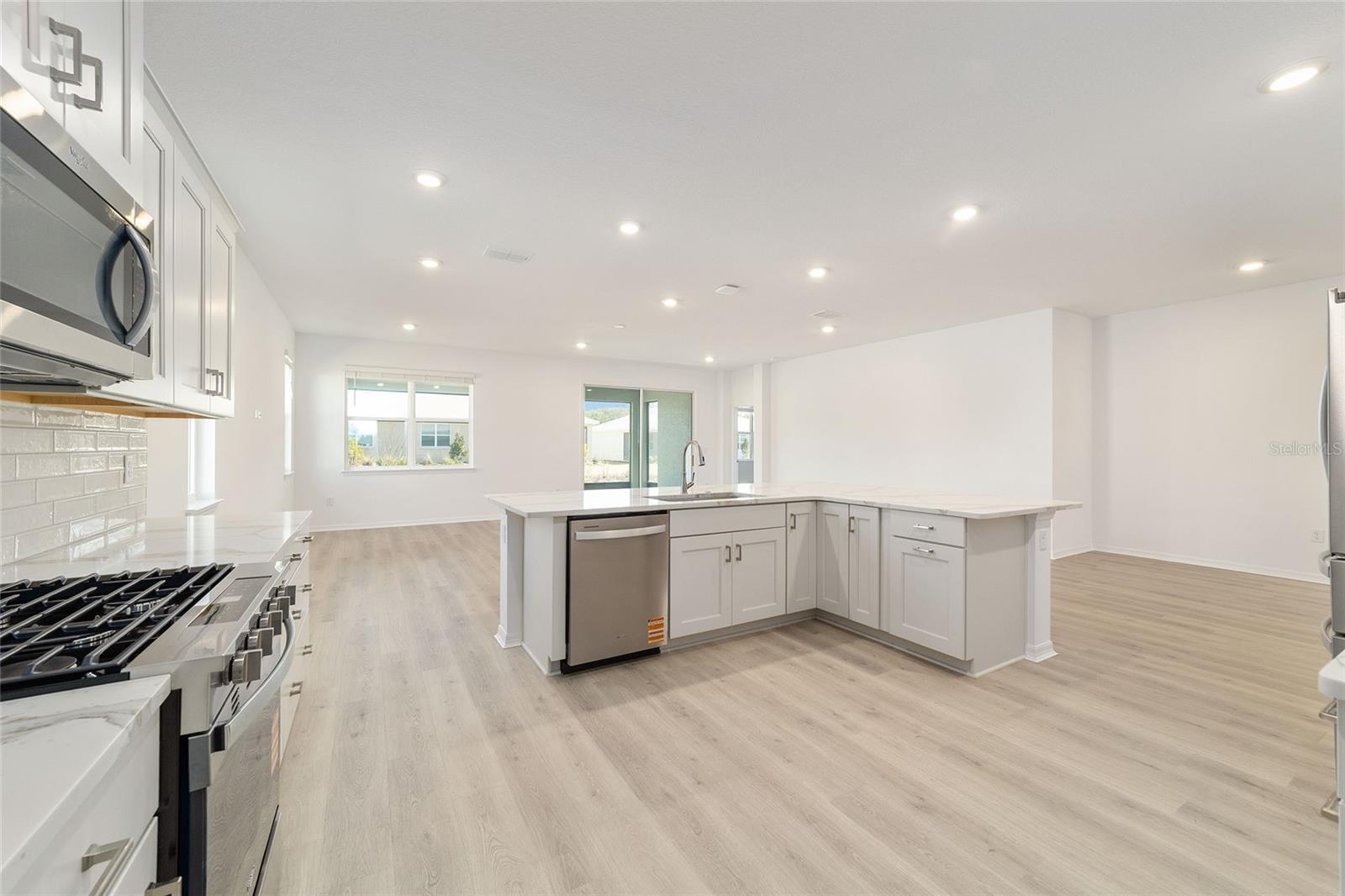 ON TOP OF THE WORLD - Residential