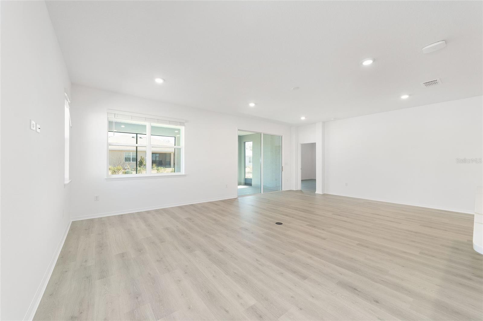 ON TOP OF THE WORLD - Residential