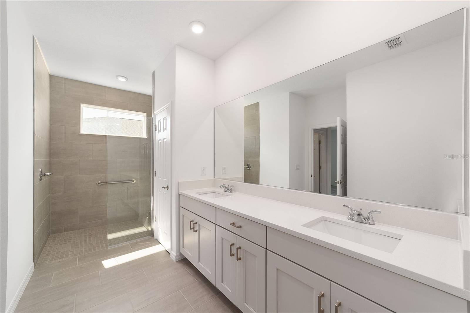 ON TOP OF THE WORLD - Residential