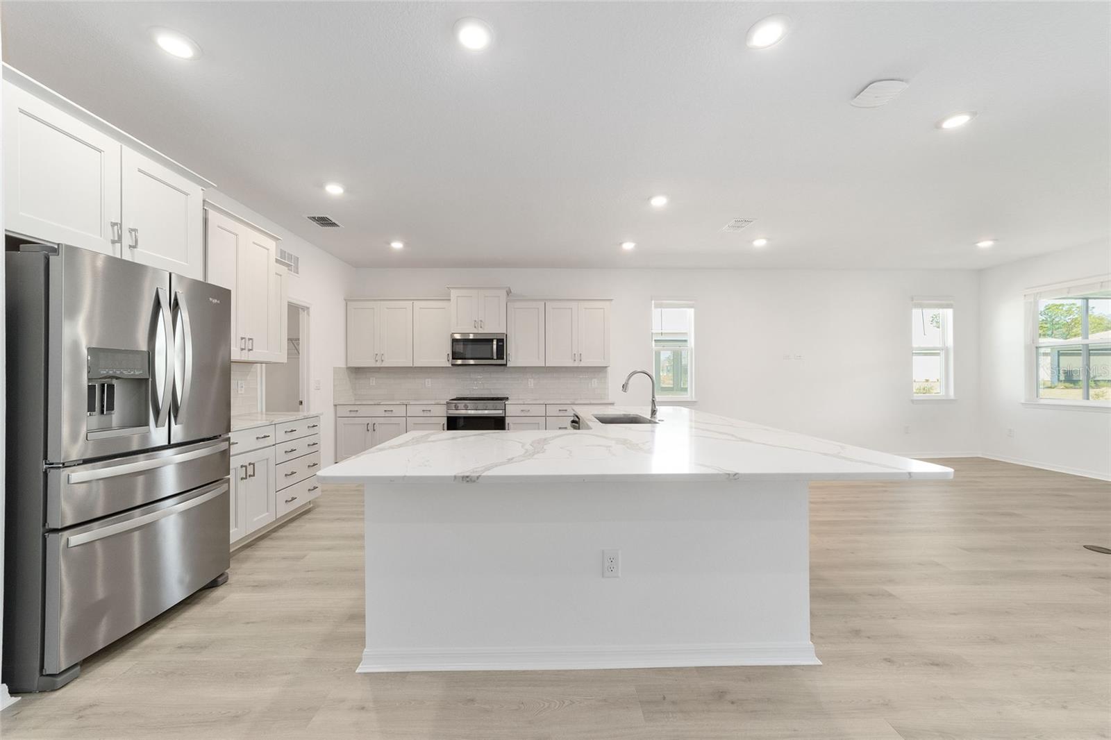 ON TOP OF THE WORLD - Residential