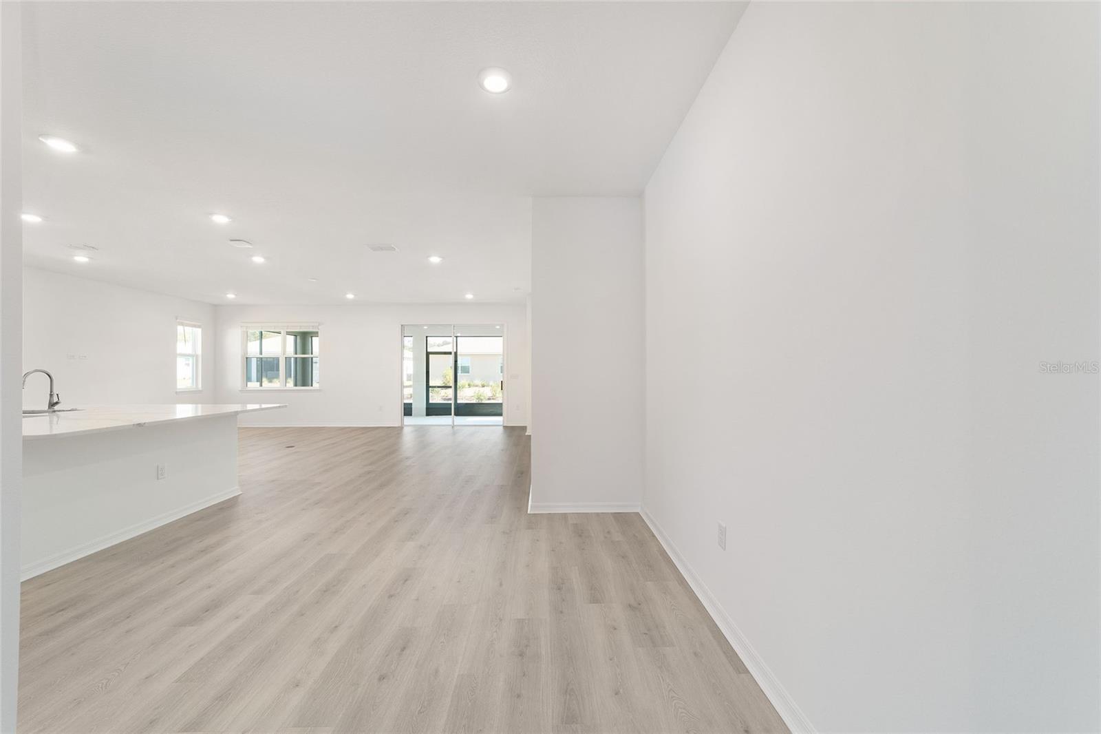 ON TOP OF THE WORLD - Residential