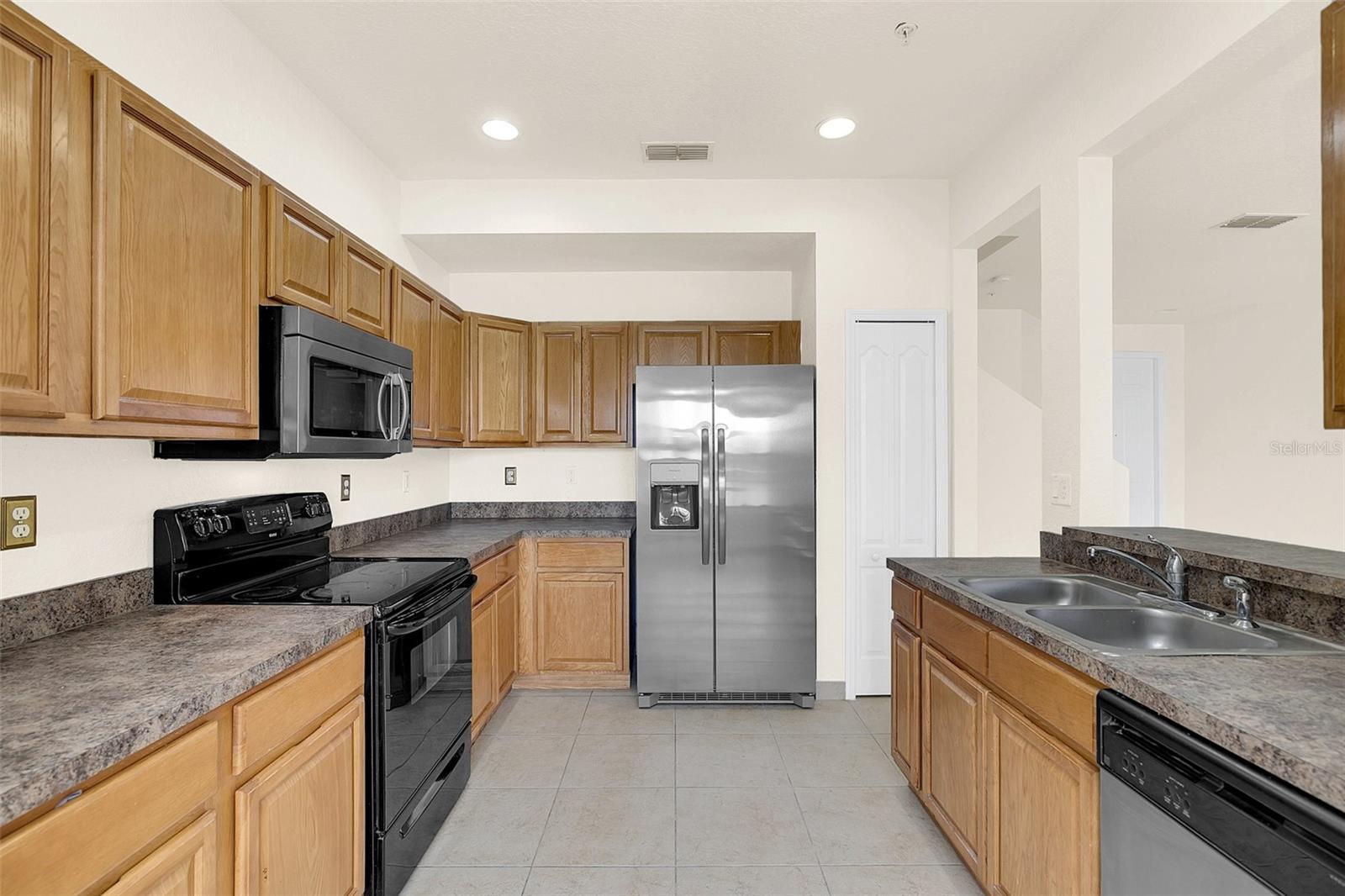 PORTOFINO MDWS - Residential Lease