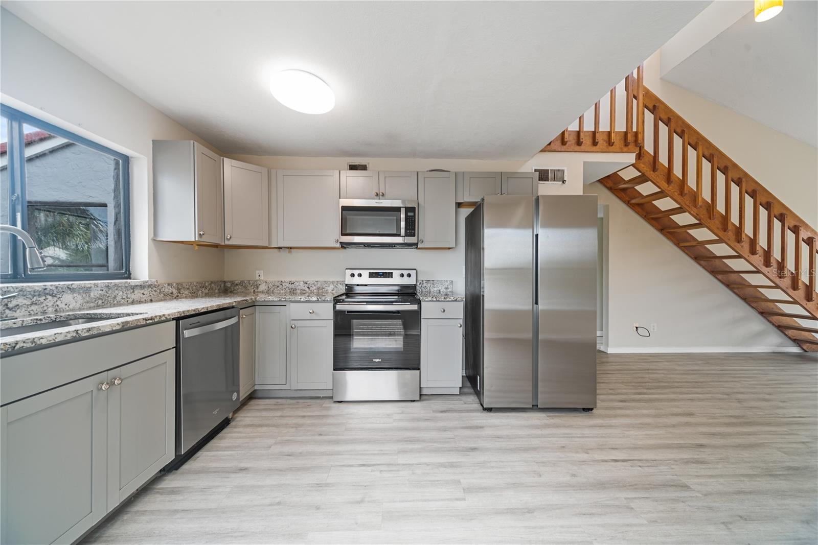 TOWNES SOUTHGATE CONDO TOWNE 07 - Residential