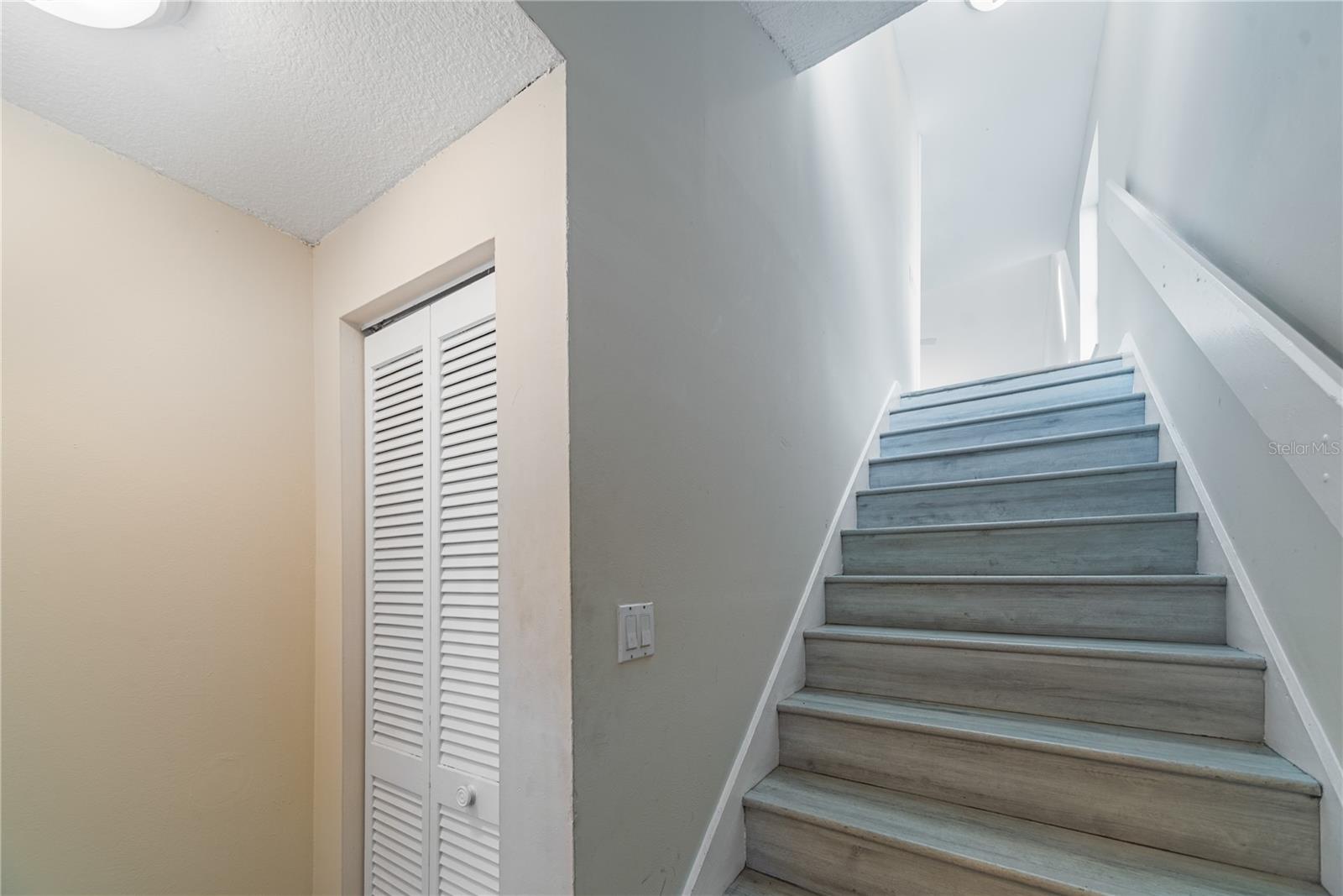 TOWNES SOUTHGATE CONDO TOWNE 07 - Residential