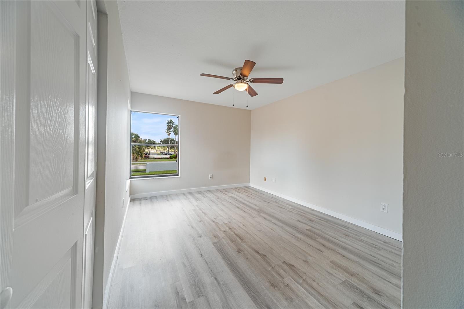 TOWNES SOUTHGATE CONDO TOWNE 07 - Residential