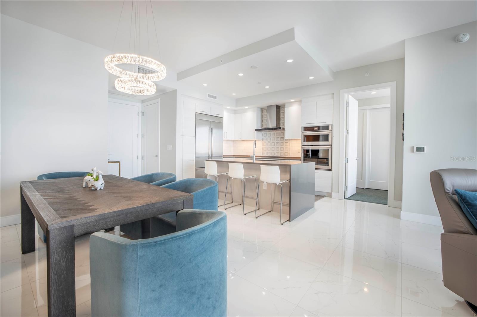 100 1ST AVENUE N 1804