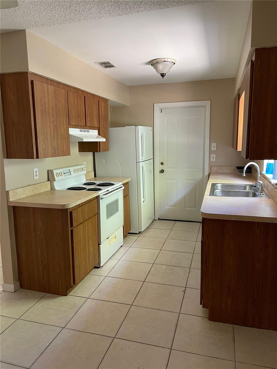 EUSTIS LAKE JOANNA HEIGHTS - Residential Lease