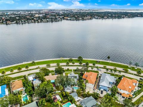 Photo of 829 Bayshore Boulevard, Tampa, FL 33606 (MLS # A4649429)