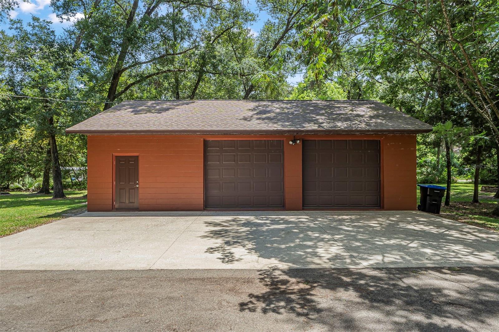 1517 MANOR WAY