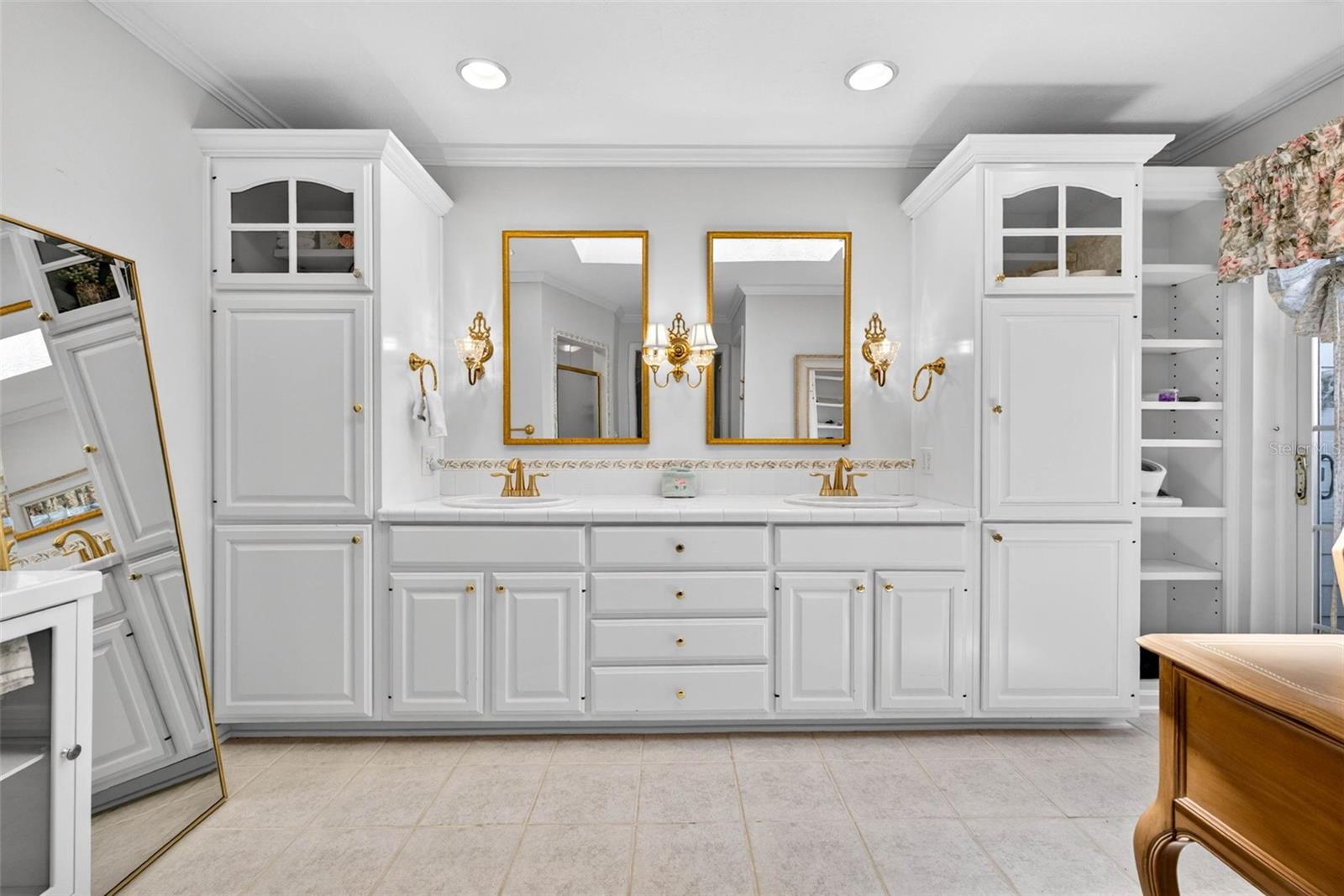 LAKESIDE ESTATES UNIT TWO - Residential