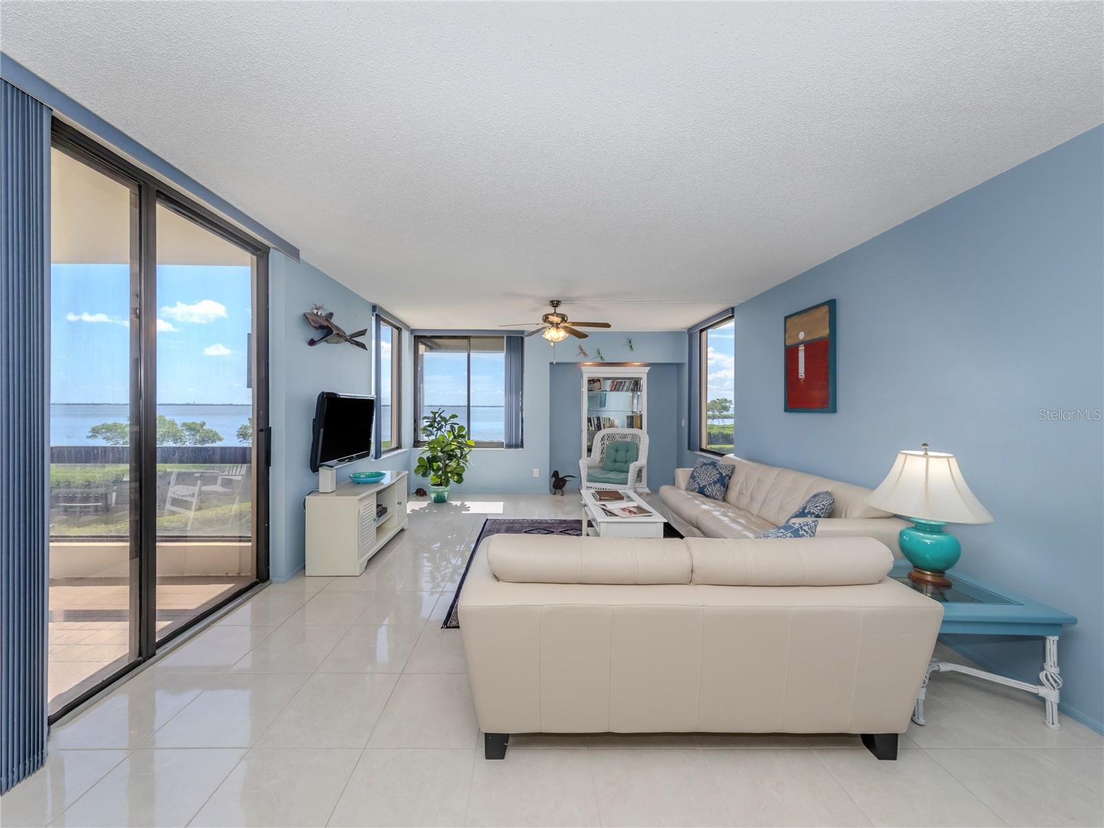 2020 HARBOURSIDE DRIVE 424