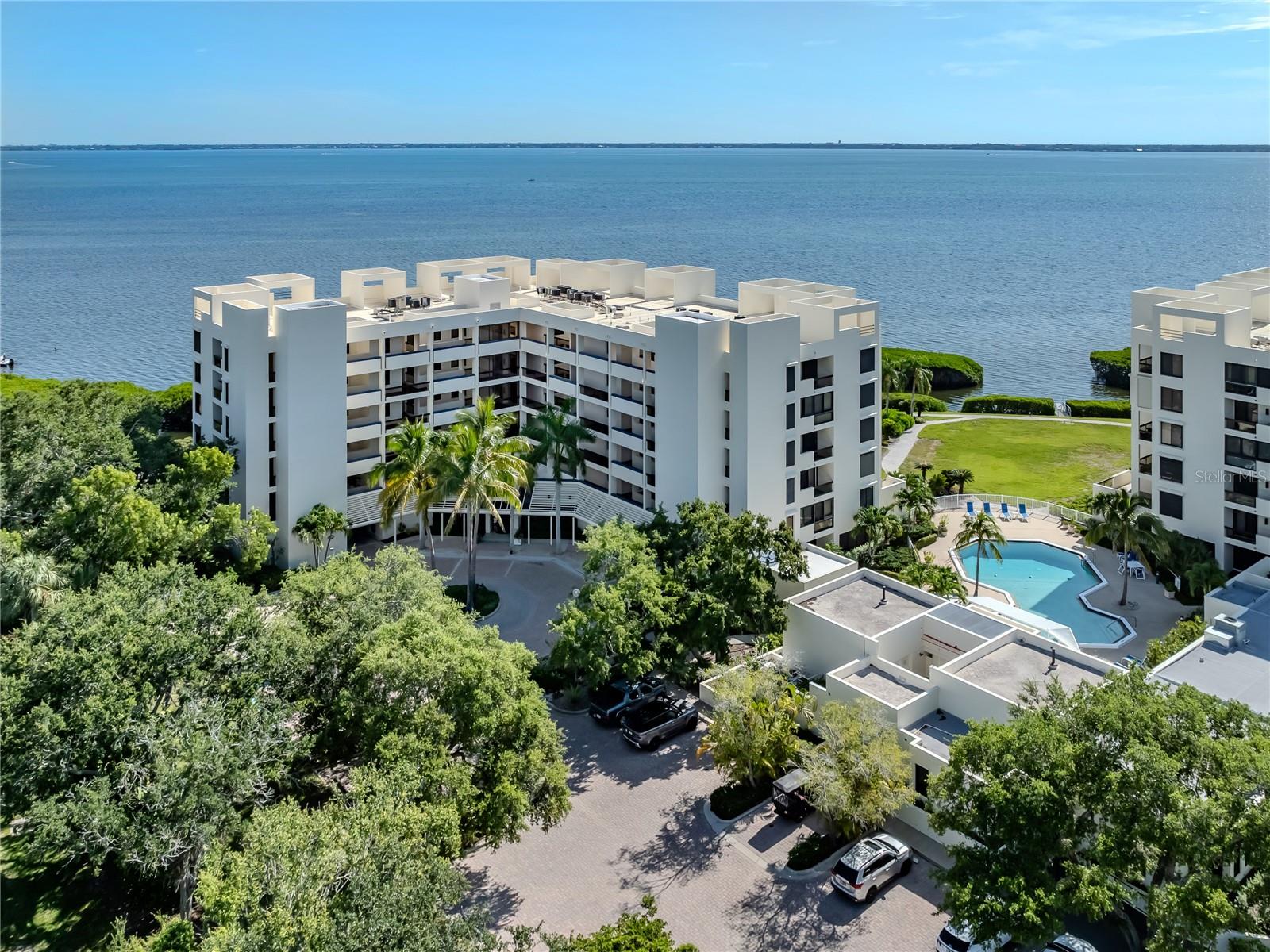 2020 HARBOURSIDE DRIVE 424