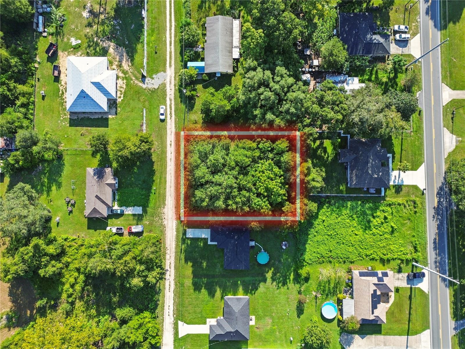 0.22-acre lot in Belleview Heights Estates, Summerfield, FL. Dimensions are 75 x 130 ft. Zoned R1 for single-family homes (no mobile homes). Located in Flood Zone X, which is considered low risk and typically does not require flood insurance.
Parcel ID: 4217-211-033. Address is TBD, but the lot fronts SE 144th Place, Summerfield, FL 34491. GPS coordinates: 29.01184672, -82.09329686.
Convenient location near Belleview, Ocala, and The Villages. Good option for building or holding as an investment.