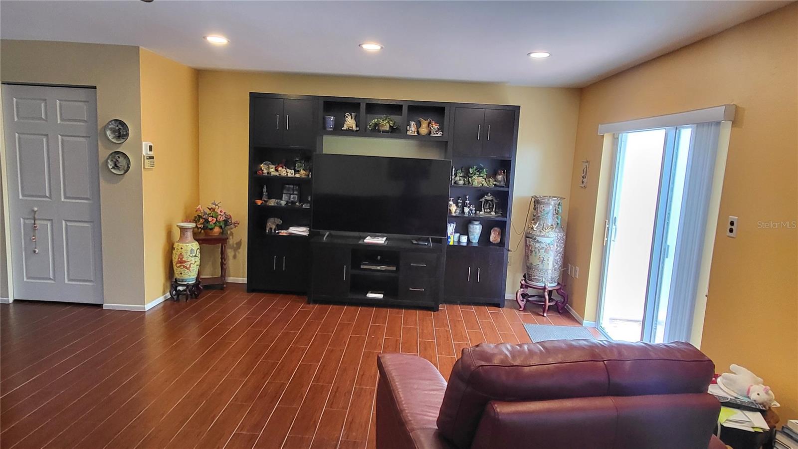 MEDITERRANEAN MANORS - Residential