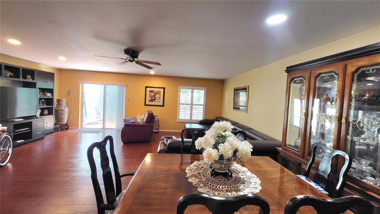 MEDITERRANEAN MANORS - Residential