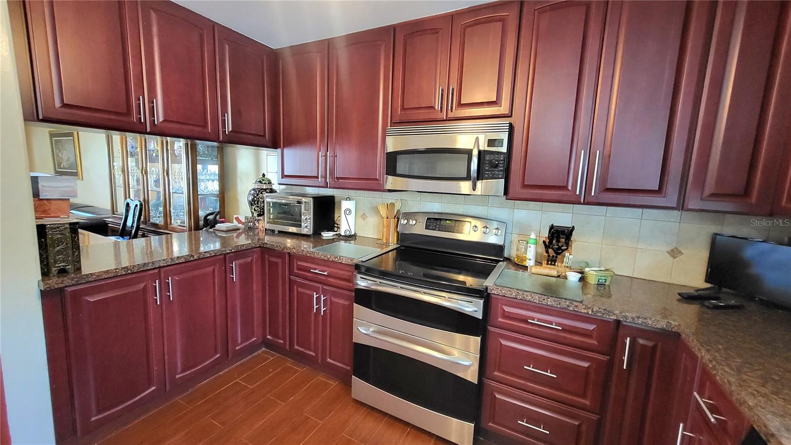 MEDITERRANEAN MANORS - Residential