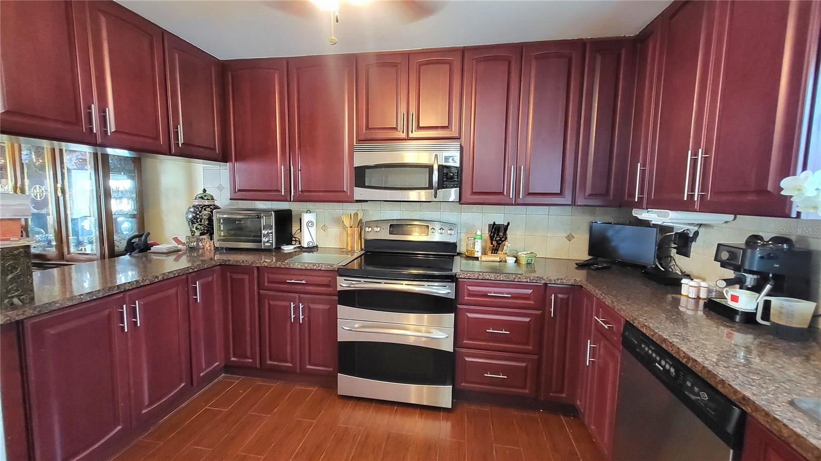 MEDITERRANEAN MANORS - Residential