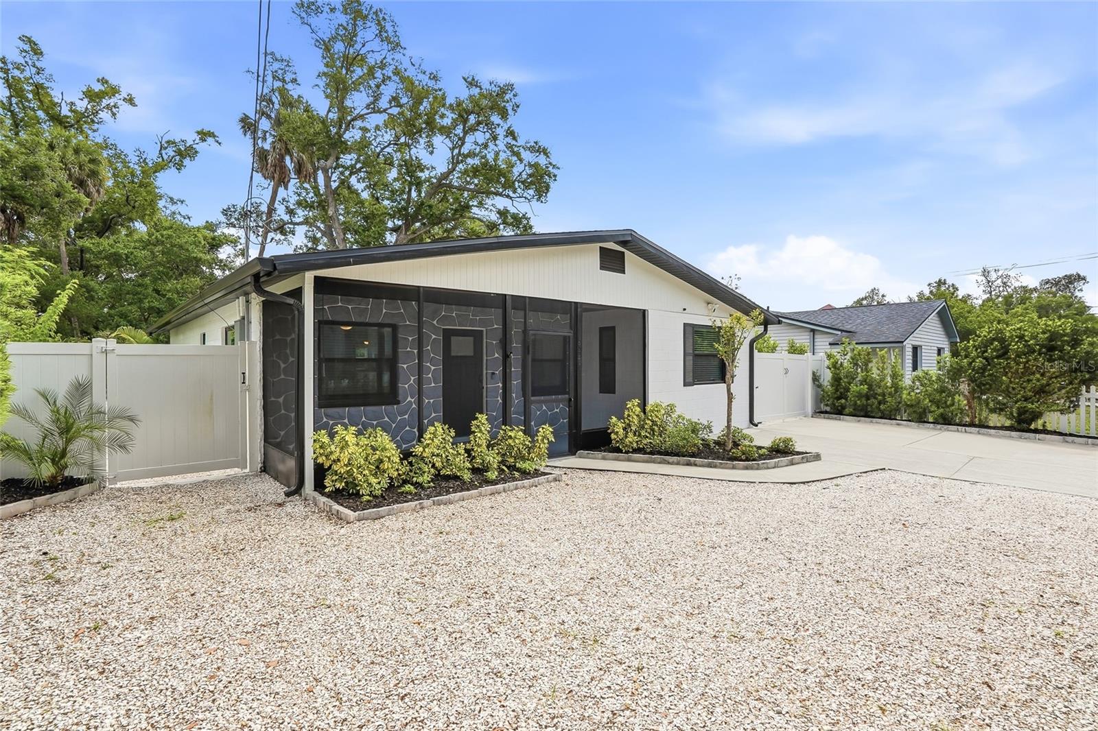 YEATS 1ST ADD TO PORT TAMPA CIRCLE - Residential