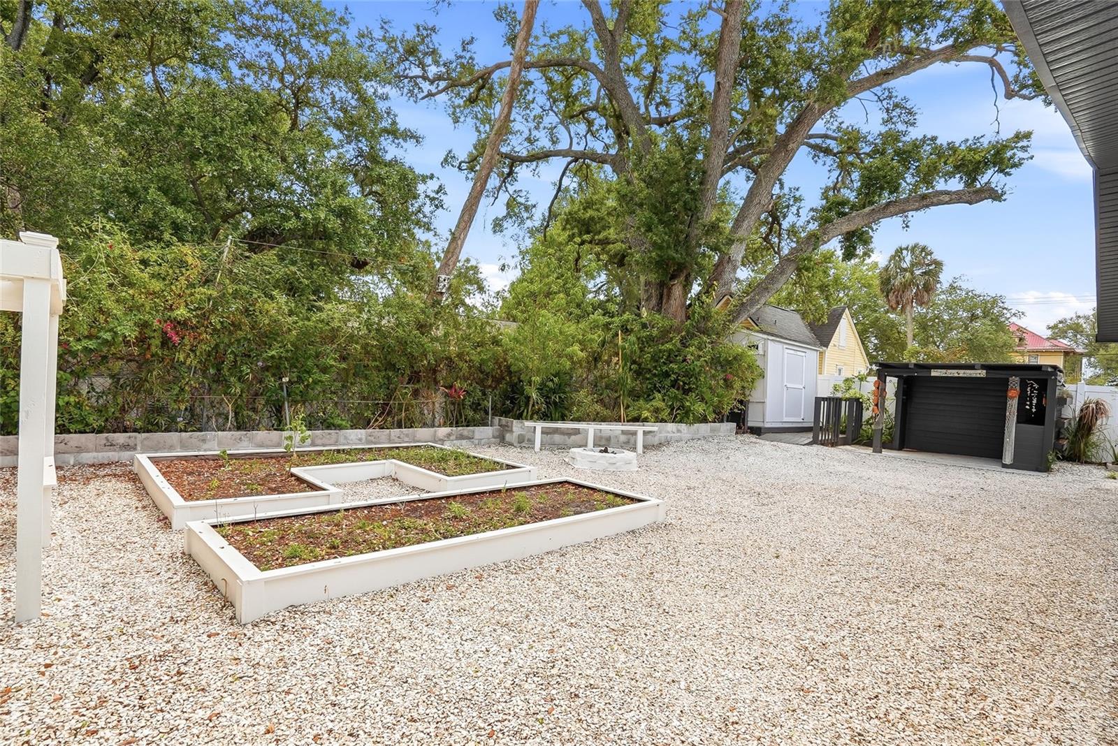 YEATS 1ST ADD TO PORT TAMPA CIRCLE - Residential