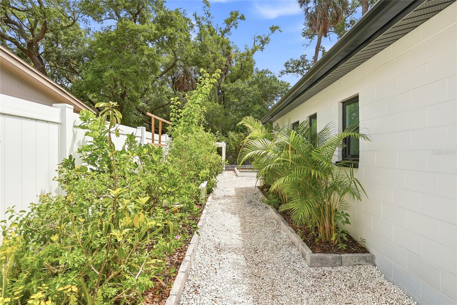 YEATS 1ST ADD TO PORT TAMPA CIRCLE - Residential