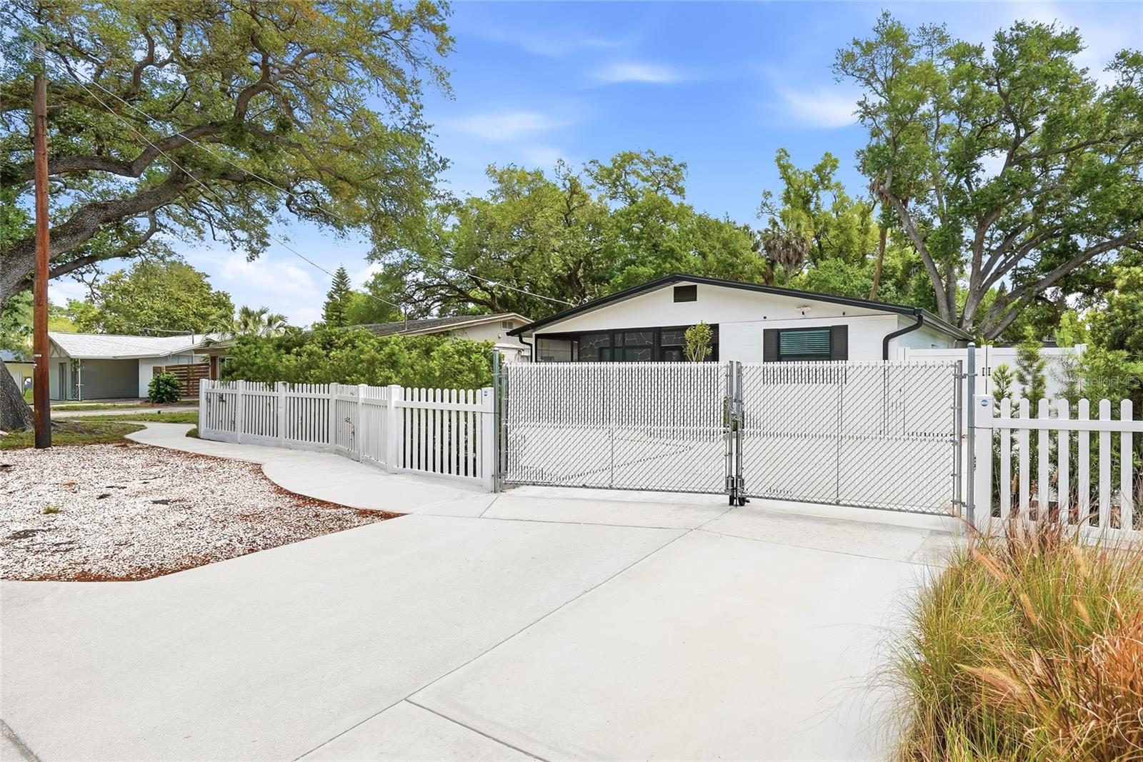 YEATS 1ST ADD TO PORT TAMPA CIRCLE - Residential