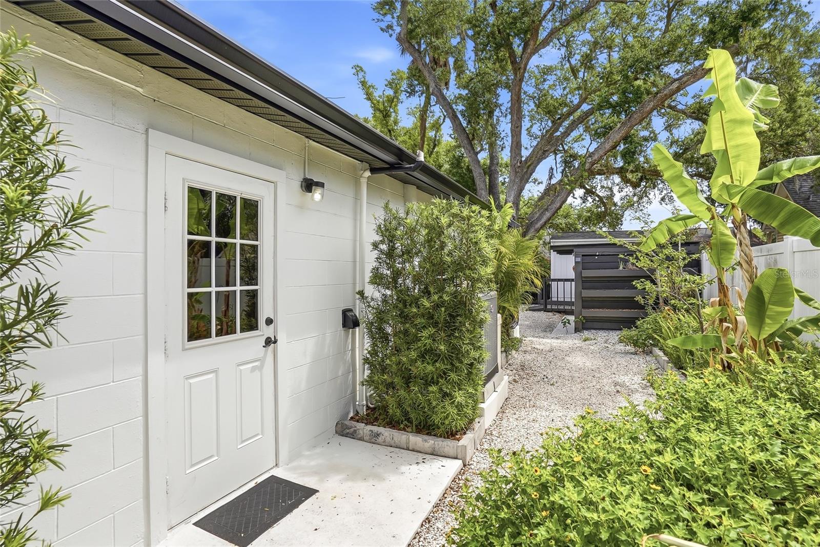 YEATS 1ST ADD TO PORT TAMPA CIRCLE - Residential