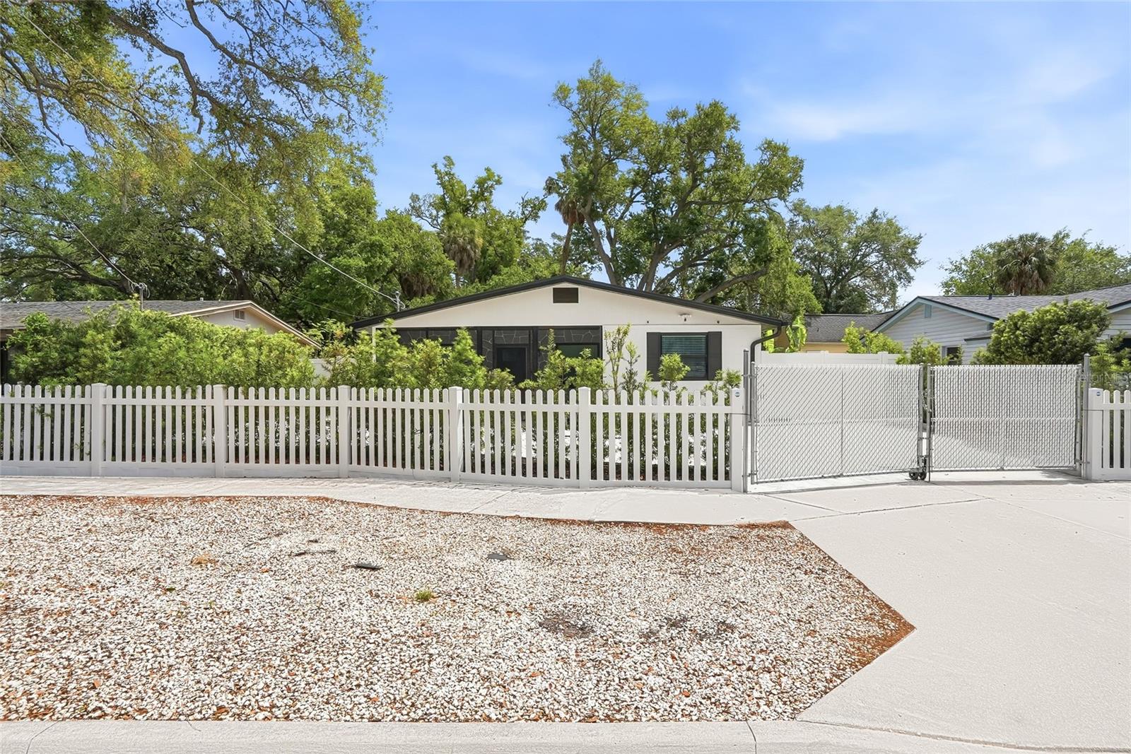 YEATS 1ST ADD TO PORT TAMPA CIRCLE - Residential