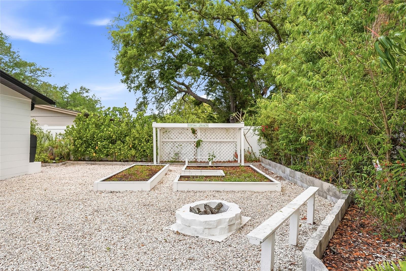 YEATS 1ST ADD TO PORT TAMPA CIRCLE - Residential