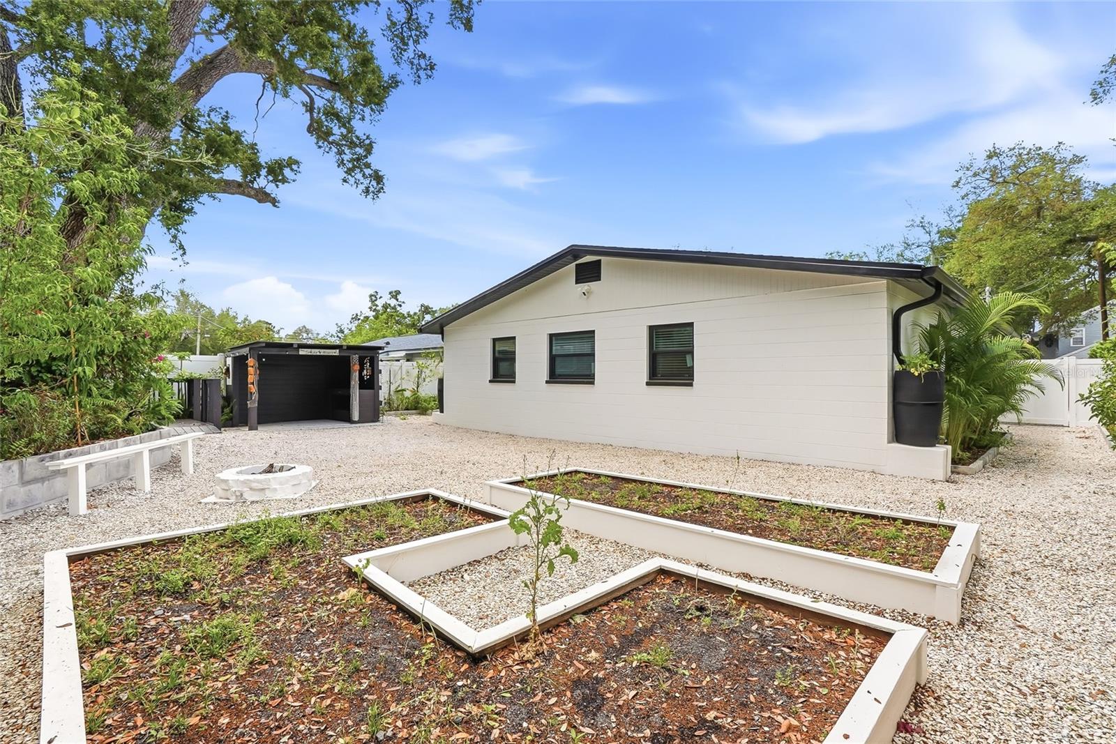 YEATS 1ST ADD TO PORT TAMPA CIRCLE - Residential